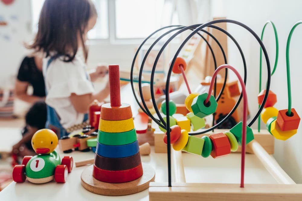 A guide to toys for the first five years: a complete list